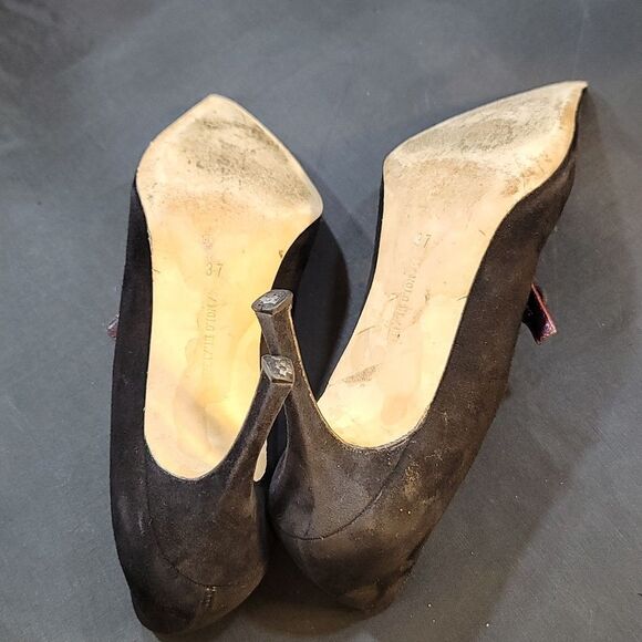 MANOLO BLAHNIK SUEDE POINTED TOE PUMP - Picture 14 of 15